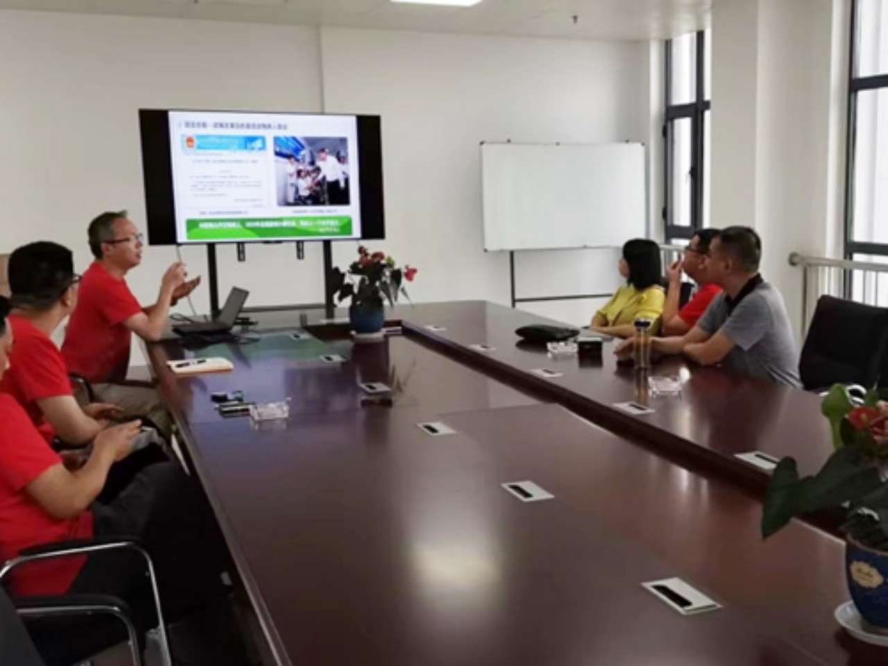 金融行业某企业领导来我中心考察
