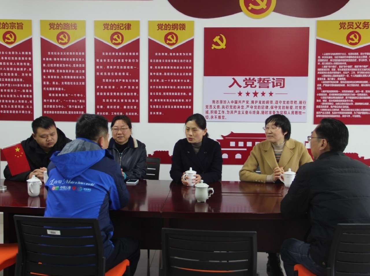 瑶海区领导关怀助残就业，莅临参观职场宿舍